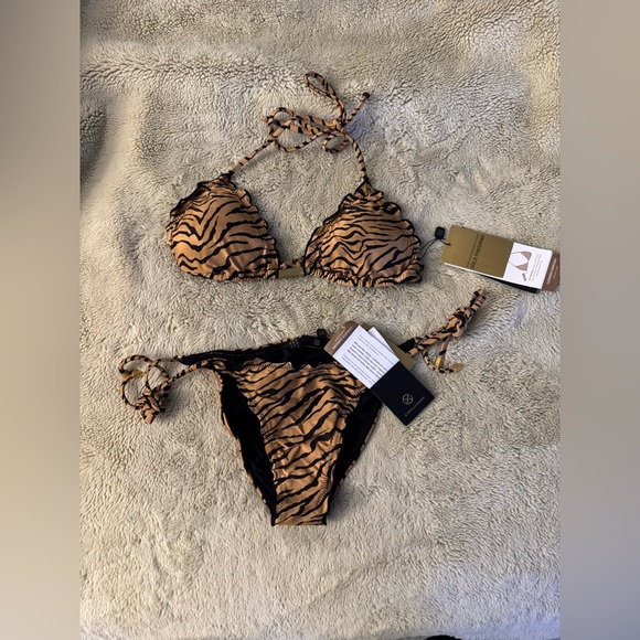 VIX PAULA HERMANNY
Tiger-print Bikini In Animal Print - Picture 3 of 5